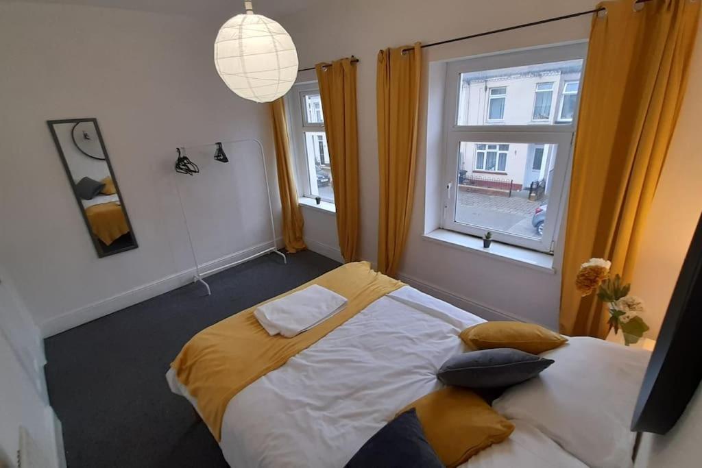 Spacious 4 Bedroom, Free Netflix, Central Location Cardiff Exterior photo